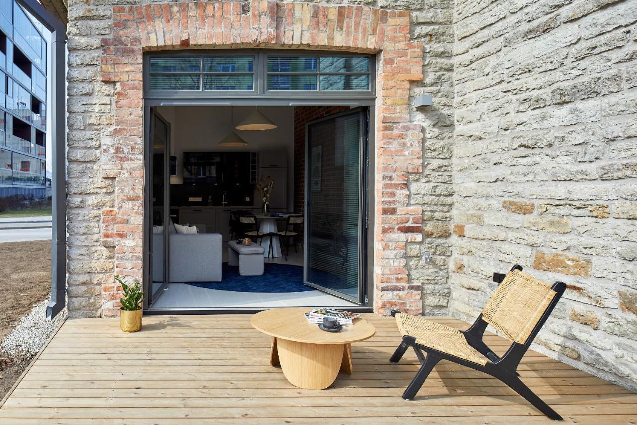 Apartament High Ceiling Loft With Its Own Backyard And A Terrace Tallin Zewnętrze zdjęcie