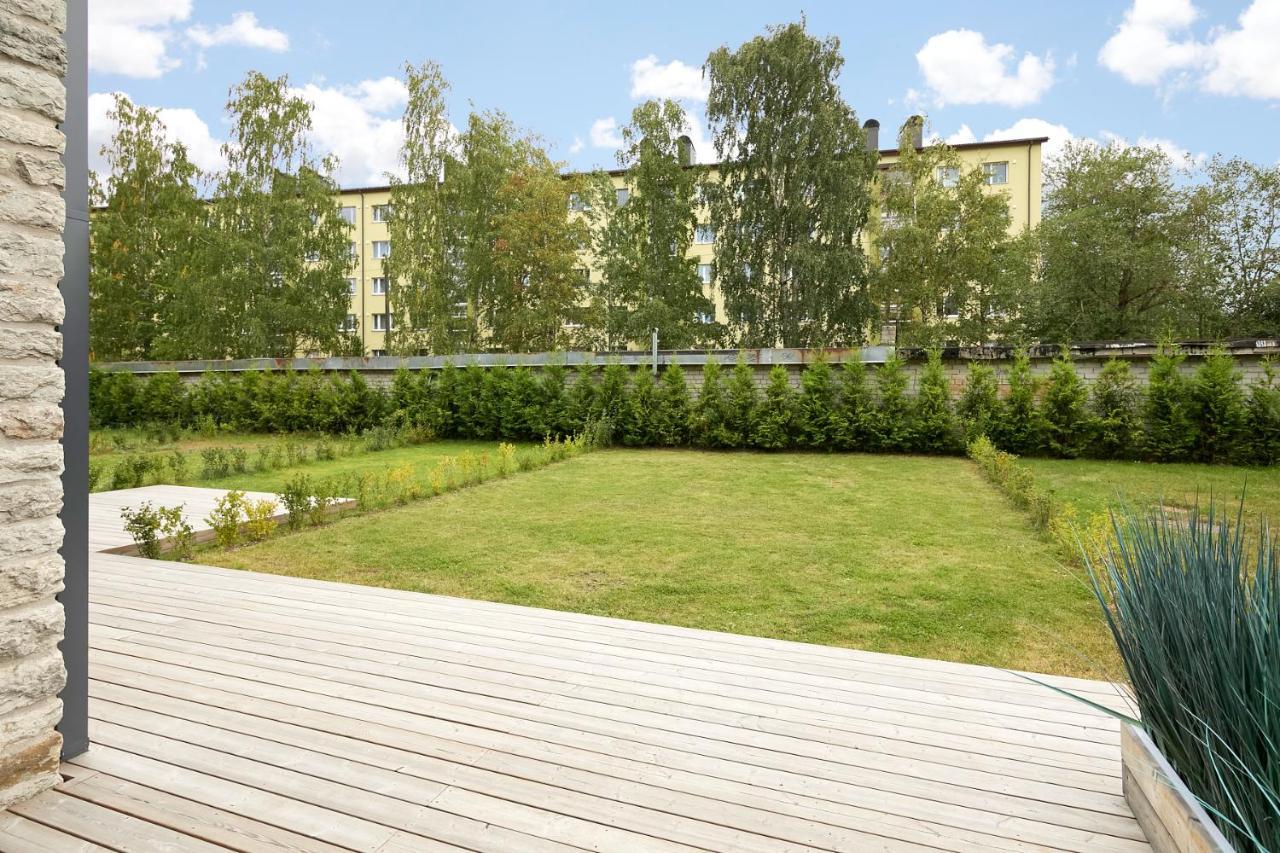 Apartament High Ceiling Loft With Its Own Backyard And A Terrace Tallin Zewnętrze zdjęcie