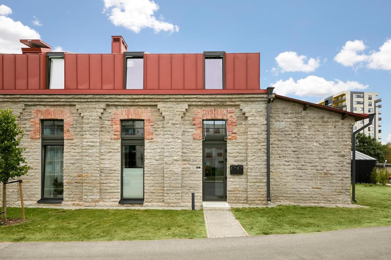 Apartament High Ceiling Loft With Its Own Backyard And A Terrace Tallin Zewnętrze zdjęcie