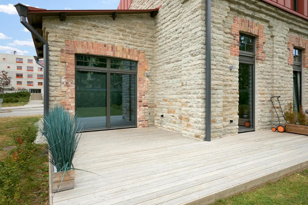 Apartament High Ceiling Loft With Its Own Backyard And A Terrace Tallin Zewnętrze zdjęcie