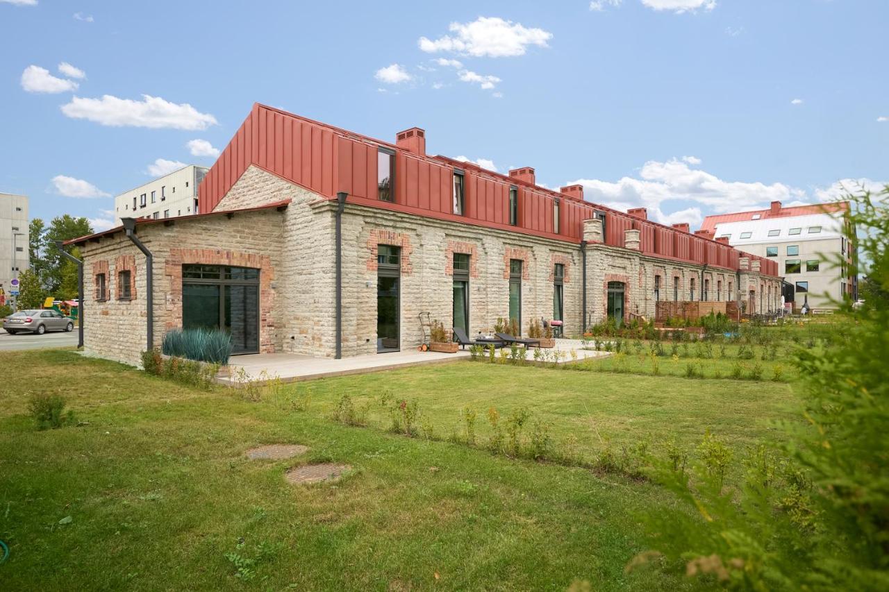 Apartament High Ceiling Loft With Its Own Backyard And A Terrace Tallin Zewnętrze zdjęcie